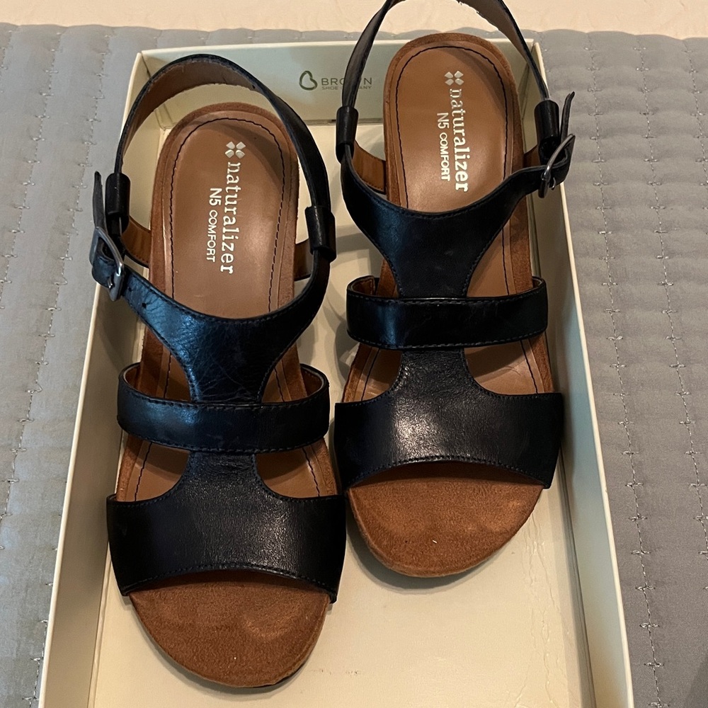 Naturalizer Engrid Black size 6 sandal. - Picture 3 of 11